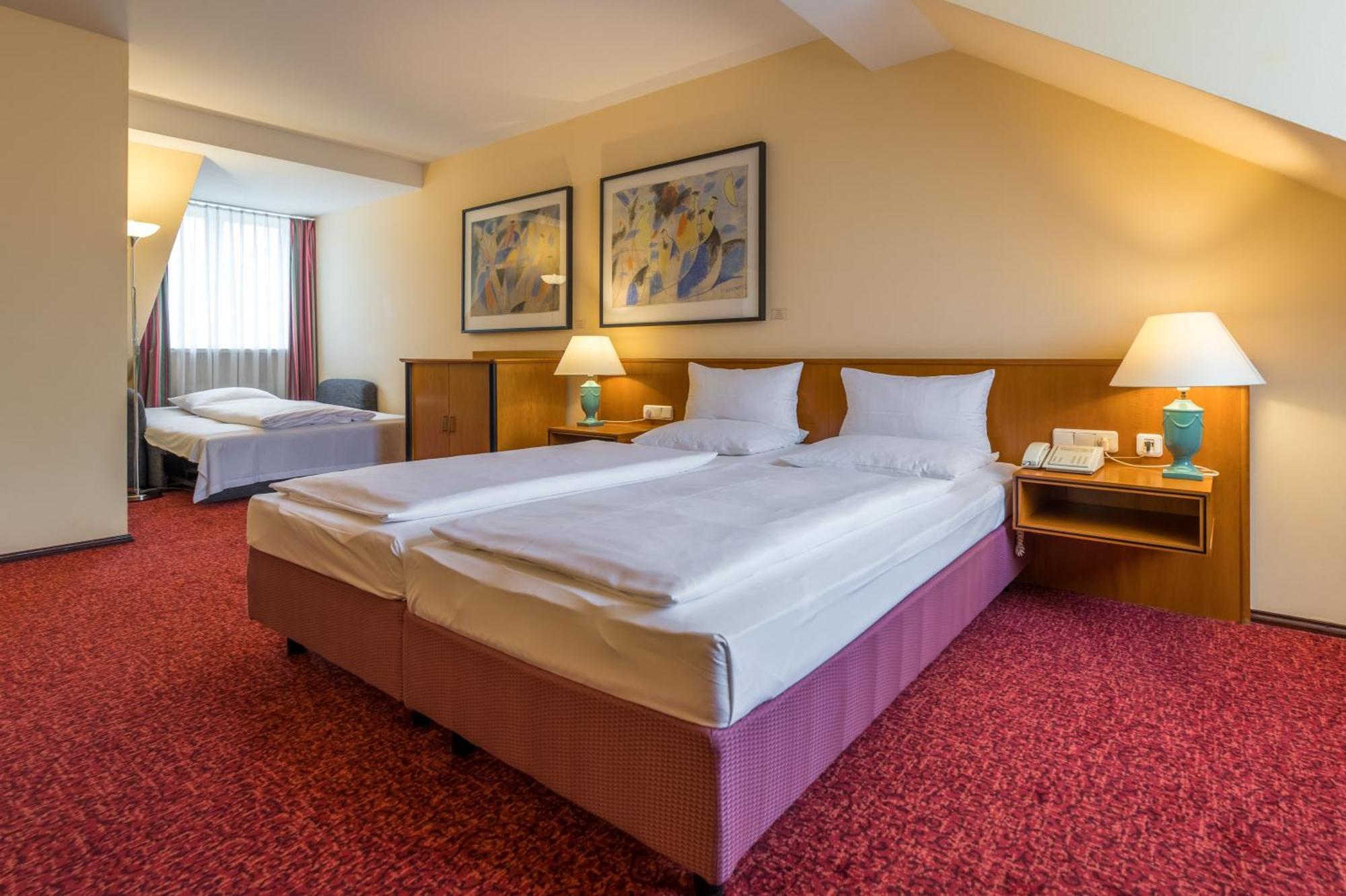 Triple Room,1562927908:JPEG