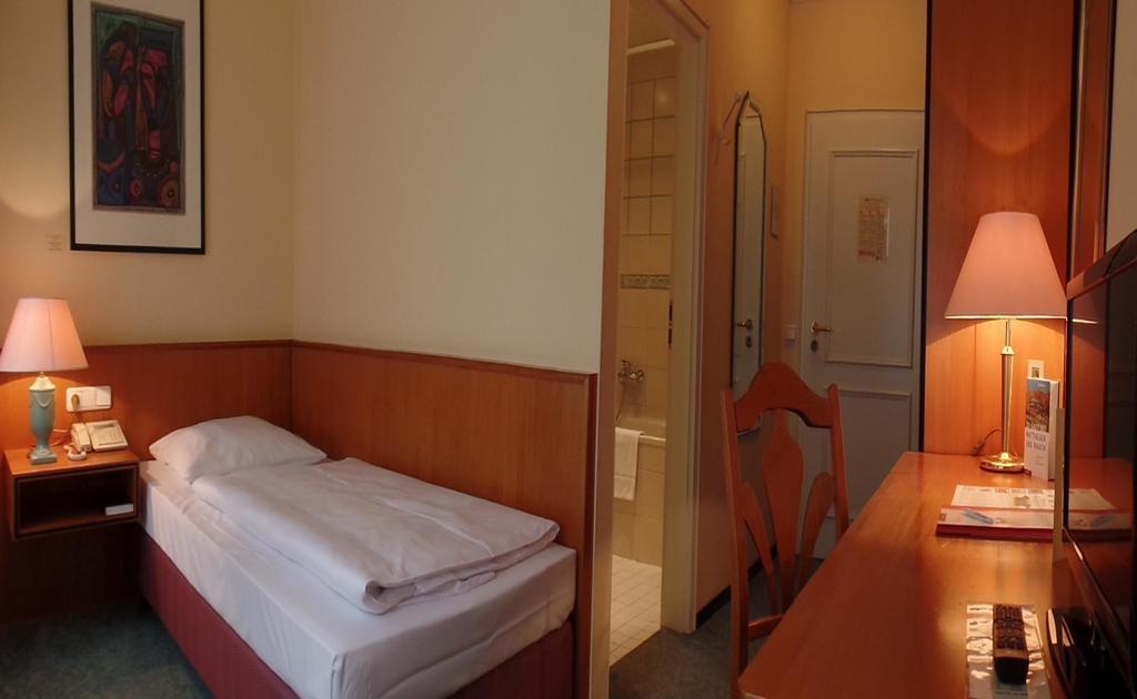 Single Room,1219243663:JPEG